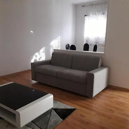 I Lufthavn På 60 M². Soveværelser: 2. Private Badeværelser: 1. Lejlighed *