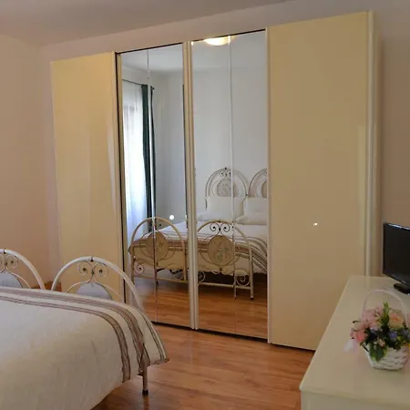 I Lufthavn På 60 M². Soveværelser: 2. Private Badeværelser: 1. Lejlighed Fiumicino