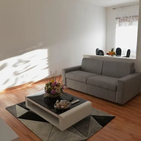 I Lufthavn På 60 M². Soveværelser: 2. Private Badeværelser: 1.
