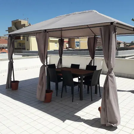 I Lufthavn På 60 M². Soveværelser: 2. Private Badeværelser: 1. Lejlighed Fiumicino